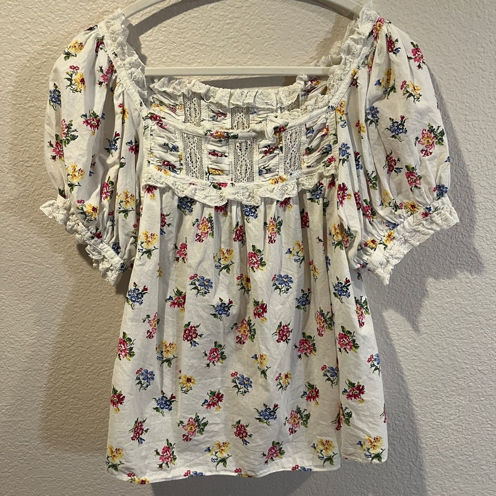 Doen Floral Lace-Trimmed Women's Top